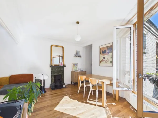 Charmant deux pièces de 40m² - Dernier étage - Très lumineux - Rue Haxo, Paris