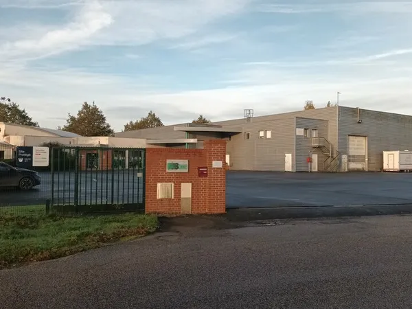 Local industriel 2609 m²