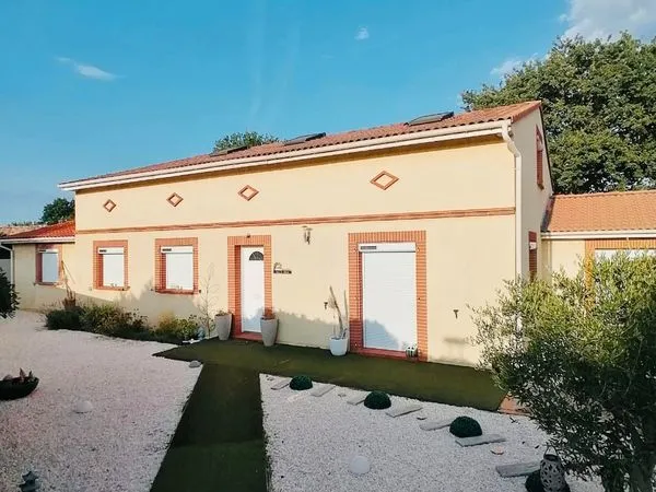 Villa familiale 200 m² au calme avec piscine et vue dégagée