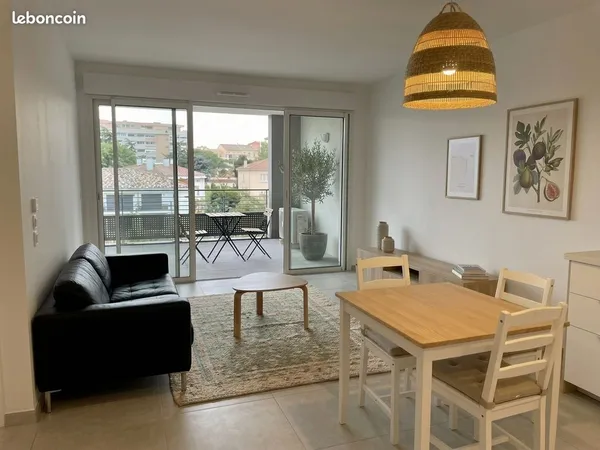T2 Meublé neuf & lumineux de 48 m² avec grande terrasse de 18 m² - Proche commodités
