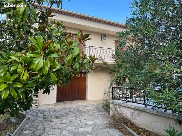 Maison quartier résidentiel