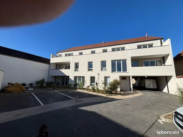 Appartement, trois-pièces à louer
