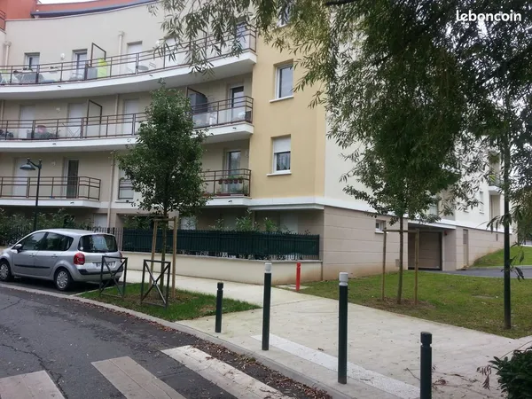 Place couverte dans résidence sécurisée