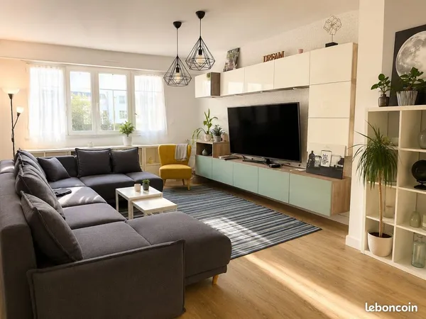 Chambre à louer - Logement de 119 m² avec double sanitaires et grand salon
