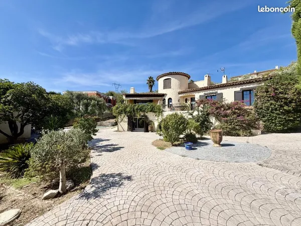 Villa 6 pièces 180 m²