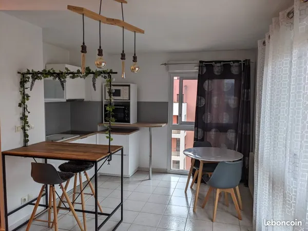 Studio meublé 26m2 proche école infirmière
