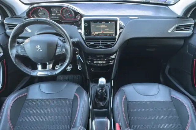 Peugeot 2008 puretech 130ch s&amp;s bvm6 — photo 12