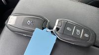Peugeot 3008 HYBRID4 300ch GT e-EAT8 — photo 16