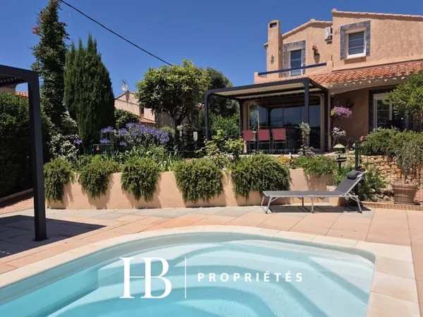 Six-Fours les Plages, villa avec piscine et garage, la plage à pied