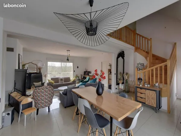 Pavillon 6 pièces 185 m²