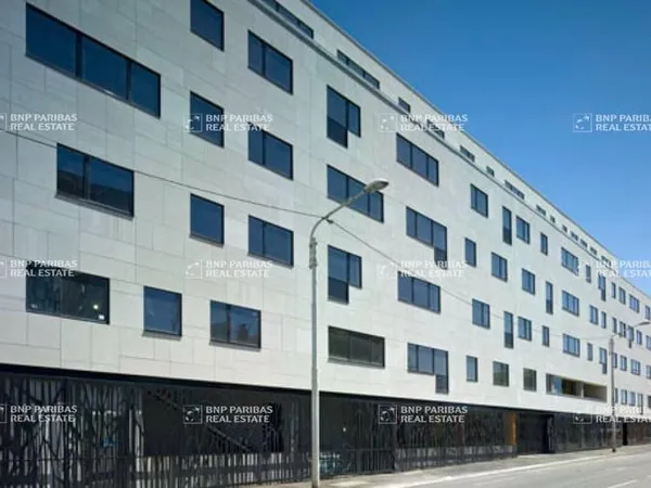 Bureaux 3 pièces 4876 m²
