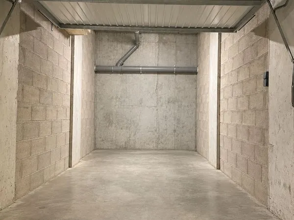 Garage fermé en sous-sol sécurisé