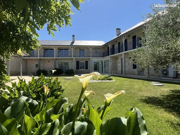 Maison 9 pièces 220 m²