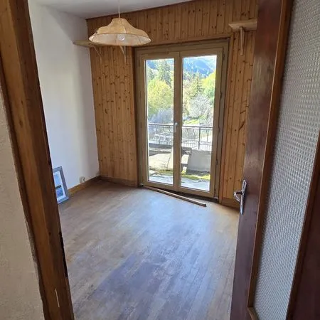 Mont-Saxonnex - Appartement + studio indépendant et combles, beau potentiel