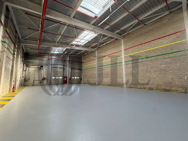 Local d'activité 680 m²