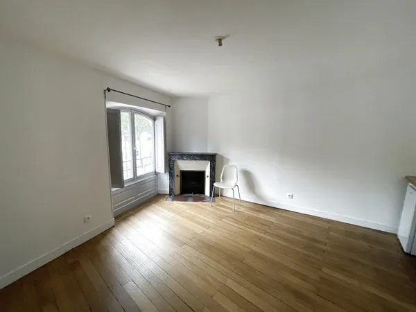 Beau T1 Bis rénové Place de la Victoire