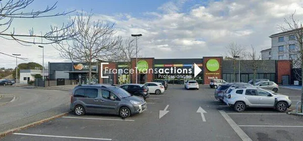 Local commercial 740 m²