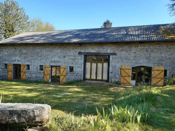 Vends maison 7pièces 230m² +piscine couverte Creuse