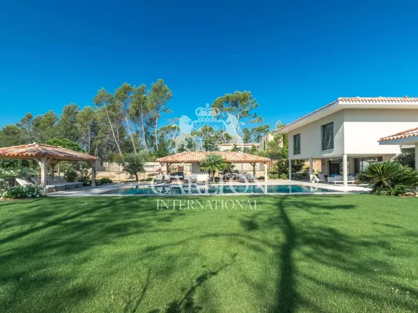 Maison 4 pièces 250 m²