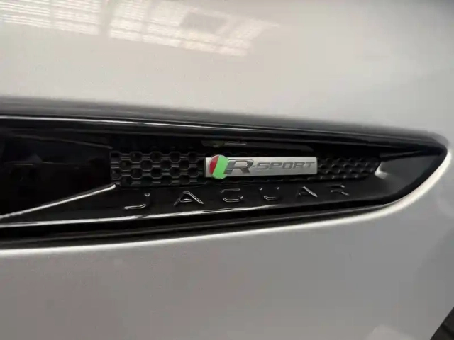 Jaguar F-Pace 2.0 d - 240 ch awd bva8 — photo 16