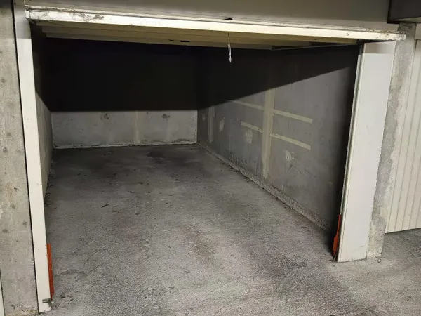 Loue parking - 13m²