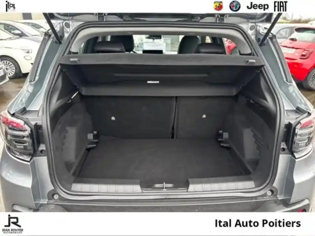 Jeep Avenger 1.2 turbo t3 100ch mhev altitude bvr6 ehybrid — photo 6
