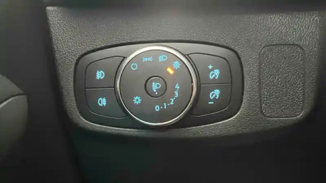Ford Focus 1.5 ecoblue 115 powershift — photo 20