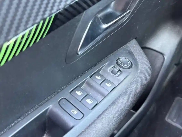 Peugeot 208 puretech 100 s&amp;s bvm6 — photo 21