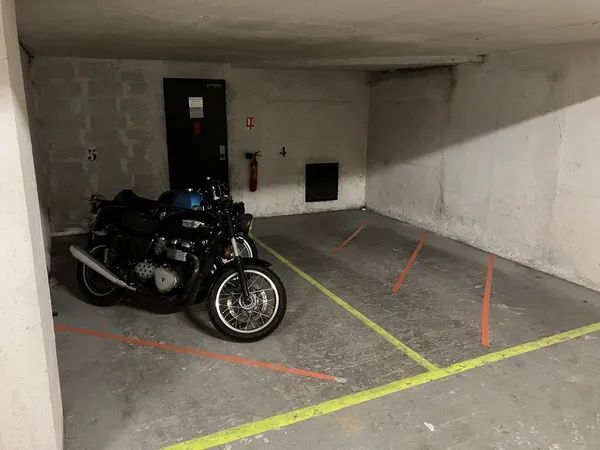 Parking: Emplacement moto / scoot - Rue Planchat