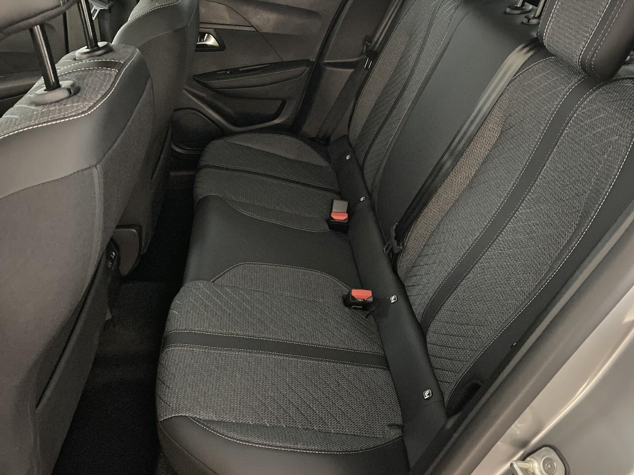 Peugeot 208 hybrid 110 ch e-dcs6 allure — photo 10