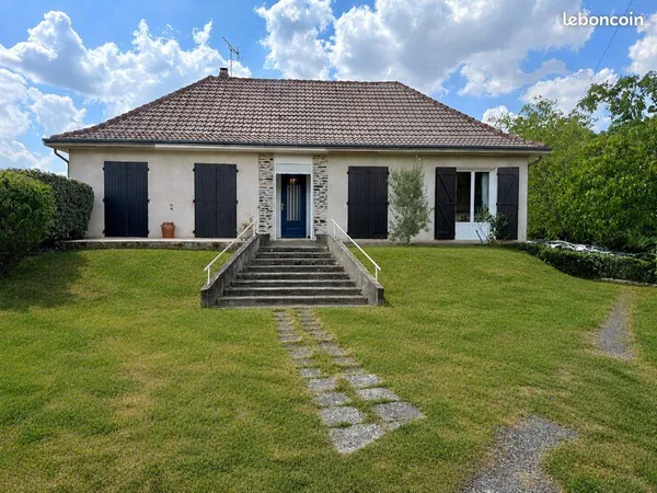 Maison familiale 111 m² - 4 chambres - Sous-sol complet - Terrain 1 250 m²