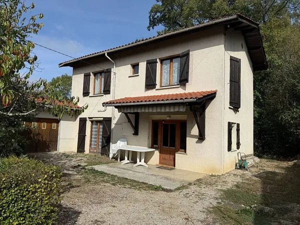 Maison familiale avec 3 chambres et terrain à Marlieux