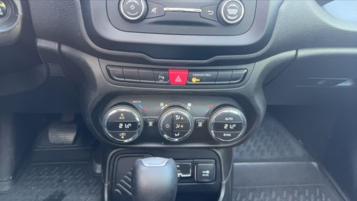 Jeep Renegade 1.4 MultiAir 140 BVA6 - Longitude Business – 2017 – 64438 km – Essence – Boîte Automatique — photo 13