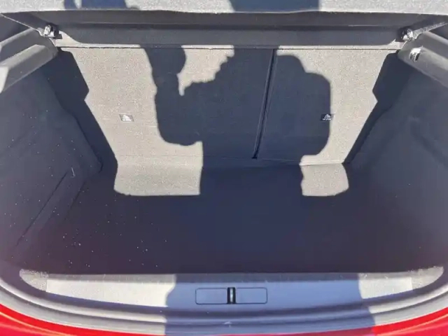 Peugeot 208 puretech 100 s&amp;s bvm6 — photo 8