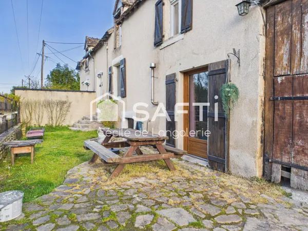 MAISON RESTAUREE AVEC GRANGE (GARAGE/CAMPING CAR)