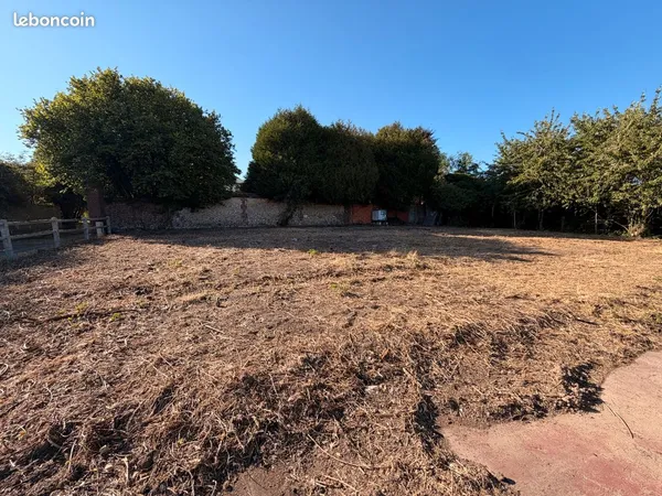 Terrain à bâtir d'environ 1 500 m² - CU obtenu - Viabilisation en cours