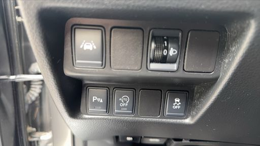 Nissan Qashqai 1.2 DIG-T 115 2WD - N-Connecta – 2015 – 100517 km – Essence – Boîte Manuelle — photo 13