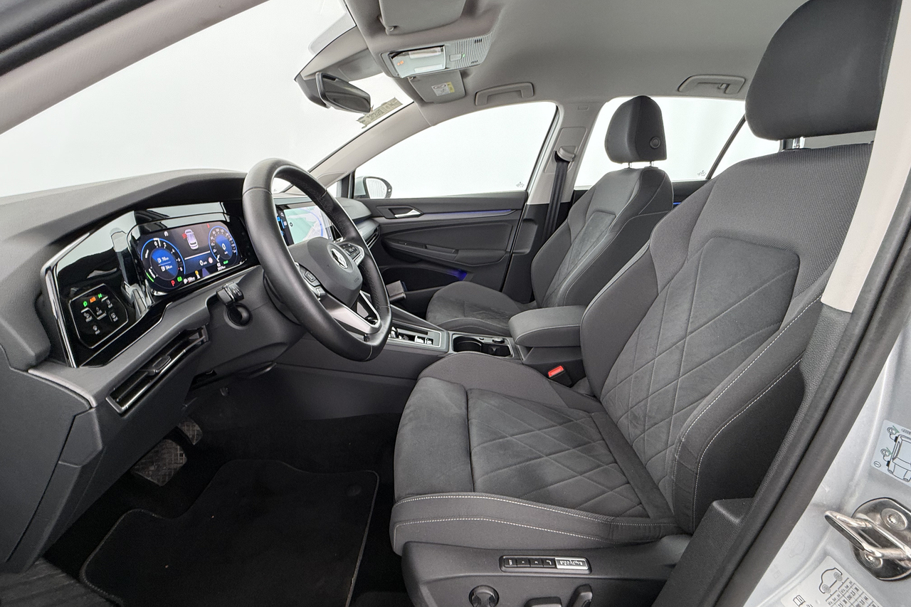 Volkswagen Golf 8 — photo 16