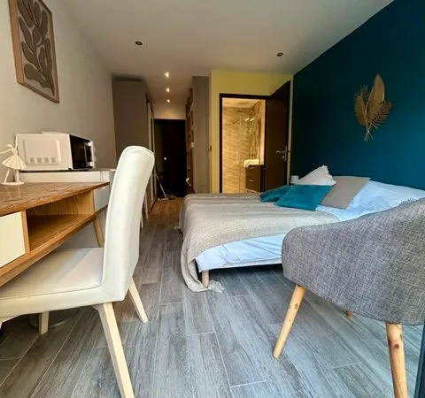 Chambre - Studette de 20M2 indépendante dans maison de 160M2