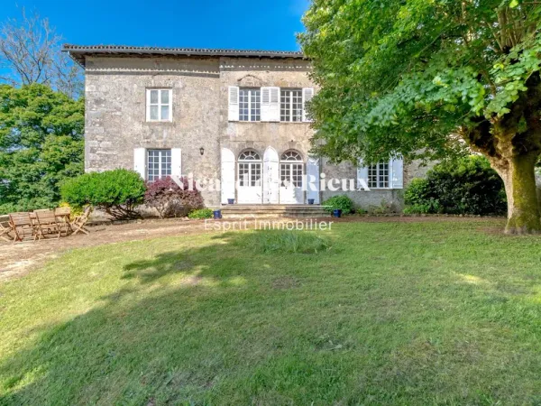 Maison 11 pièces 465 m²