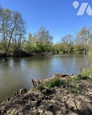 Terrain 713 m²