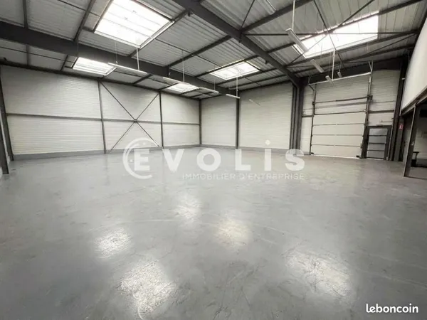 Local d'activité 690 m²