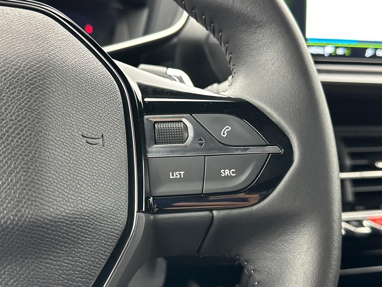 Peugeot 2008 puretech 130 s&s eat8 allure pack — photo 19