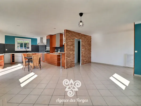 Maison individuelle 137m² / 3-5 chambres / 542m² de terrain / Vallet bourg