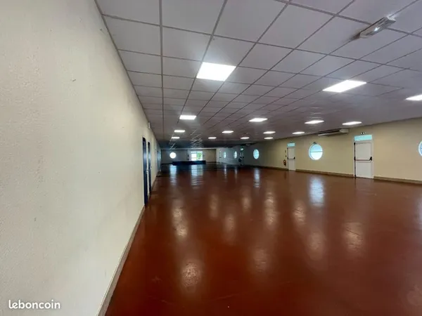 Local 800 m² SAINT MEDARD EN JALLES