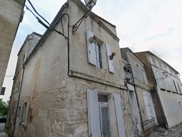 Angoulême - Centre-ville - Maison de ville F2 refaite à neuf