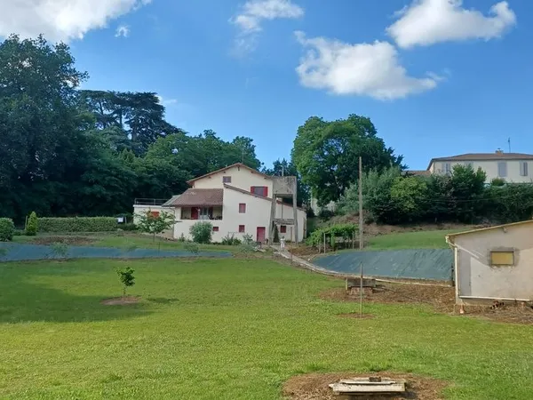 Maison atypique vue sur le Lot