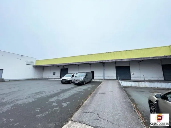 Local d'activité 2600 m²