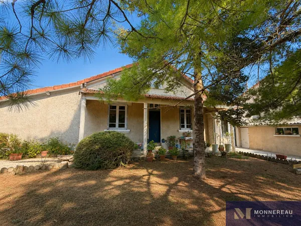 ENSEMBLE IMMOBILIER AU BORD DE LA CHARENTE