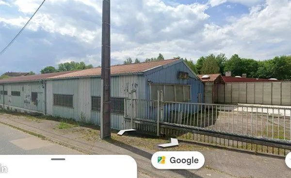 Entrepôt (ancienne usine sur deux niveaux) par lot vendre ou à louer